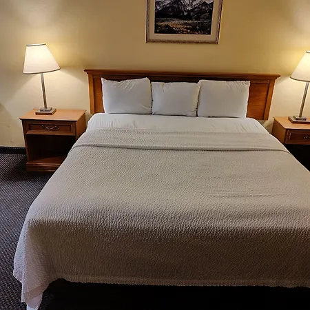 Days Inn By Wyndham Stockton-3